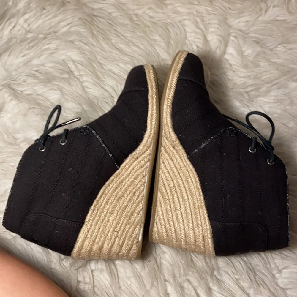 Tom's Black Wedge Lace-up Booties sz 7